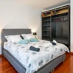 Airy 2-br Apt W/ Open Layout & Modern Design Split