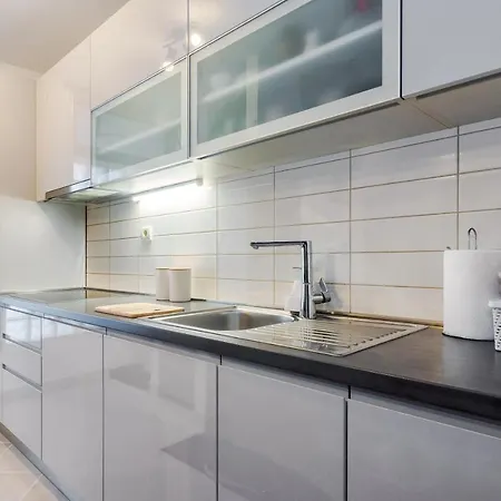 Appartement Airy 2-br W/ Open Layout & Modern Design *