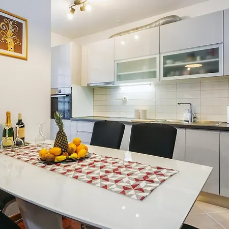 Appartement Airy 2-br W/ Open Layout & Modern Design