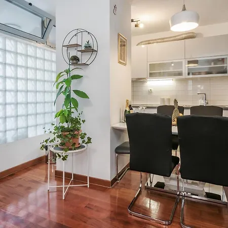 Airy 2-br W/ Open Layout & Modern Design