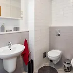 Airy 2-br Apt W/ Open Layout & Modern Design Appartement *