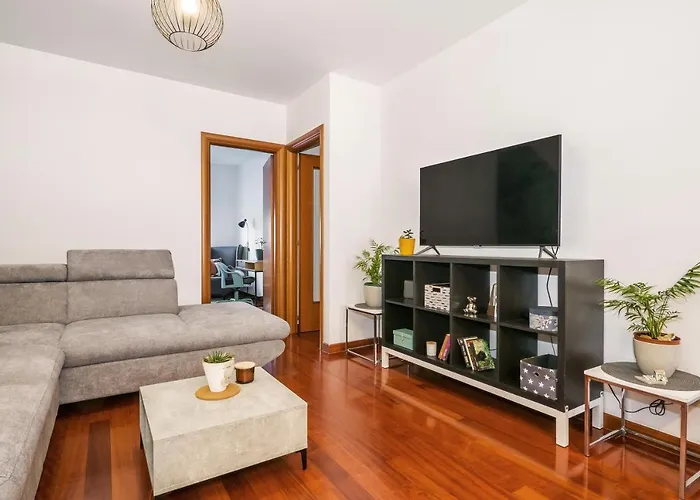 Appartement Airy 2-br Apt W/ Open Layout & Modern Design