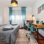 Airy 2-br Apt W/ Open Layout & Modern Design
