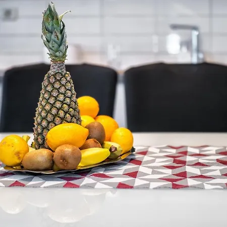 Airy 2-br Apt W/ Open Layout & Modern Design Split