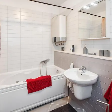 Airy 2-br Apt W/ Open Layout & Modern Design Apartamento