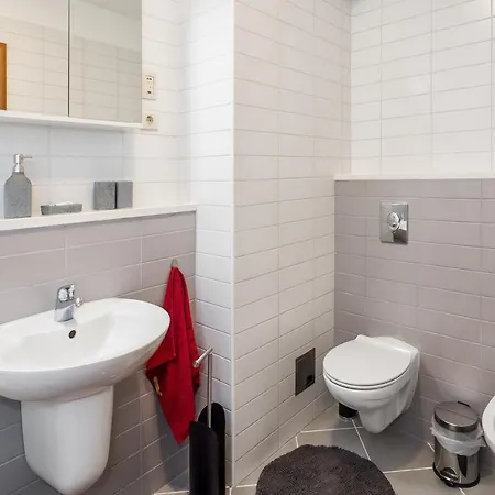 Airy 2-br Apt W/ Open Layout & Modern Design Apartmán *