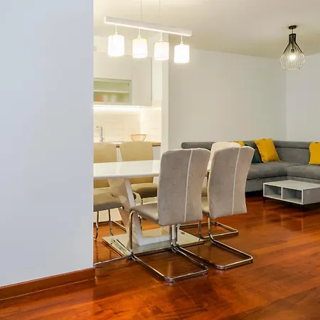 Daire Airy 2-br W/ Open Layout & Modern Design