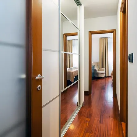 Airy 2-br W/ Open Layout & Modern Design Daire Split
