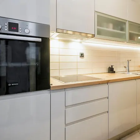 Airy 2-br W/ Open Layout & Modern Design Daire