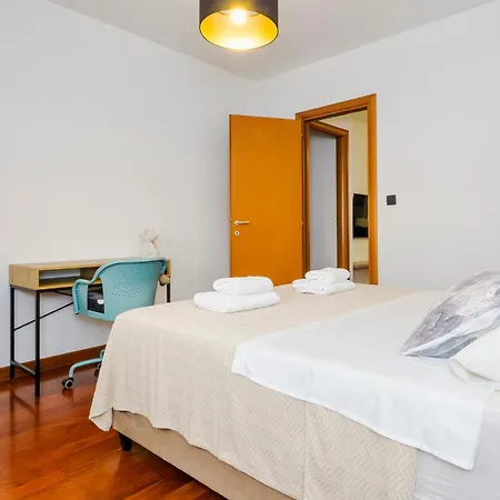 Daire Airy 2-br W/ Open Layout & Modern Design