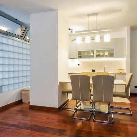 Airy 2-br W/ Open Layout & Modern Design * Split
