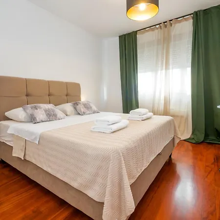 Airy 2-br W/ Open Layout & Modern Design Daire *