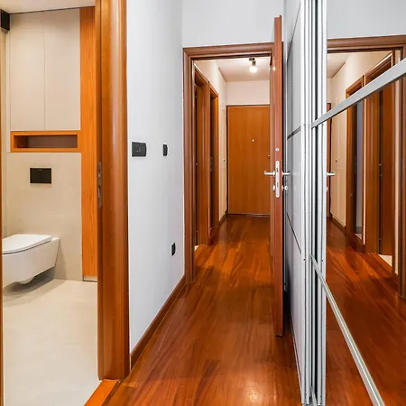 Airy 2-br W/ Open Layout & Modern Design Daire Split
