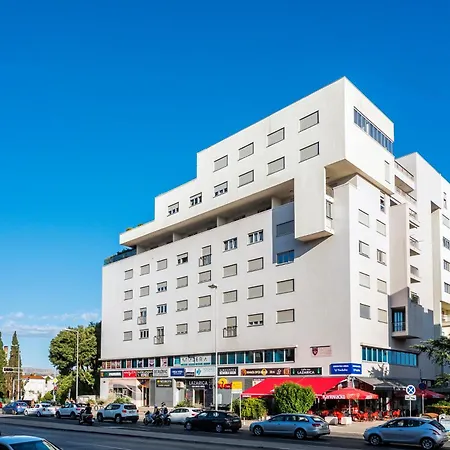 Airy 2-br W/ Open Layout & Modern Design * Split