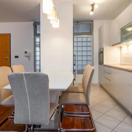 Daire Airy 2-br W/ Open Layout & Modern Design
