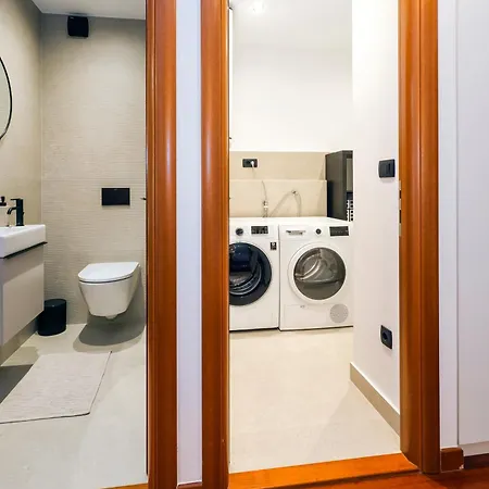 Airy 2-br W/ Open Layout & Modern Design Daire
