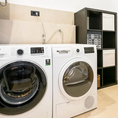 Airy 2-br W/ Open Layout & Modern Design Daire Split
