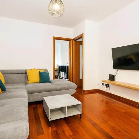 Daire Airy 2-br W/ Open Layout & Modern Design *