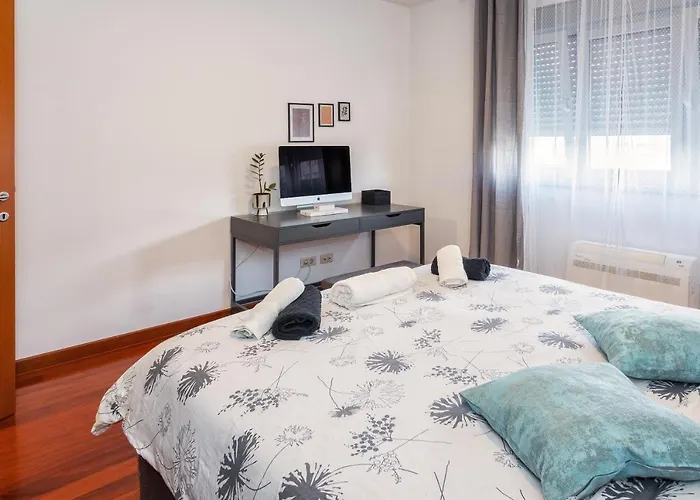 Airy 2-br Apt W/ Open Layout & Modern Design * Split