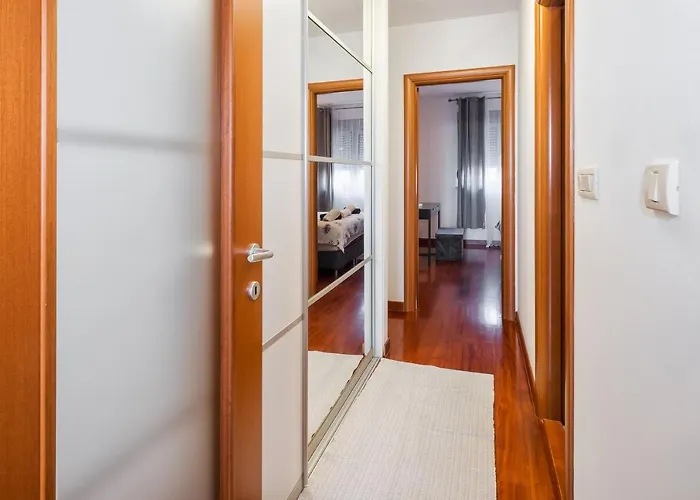 Airy 2-br Apt W/ Open Layout & Modern Design Split