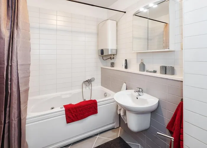 Airy 2-br Apt W/ Open Layout & Modern Design Apartman