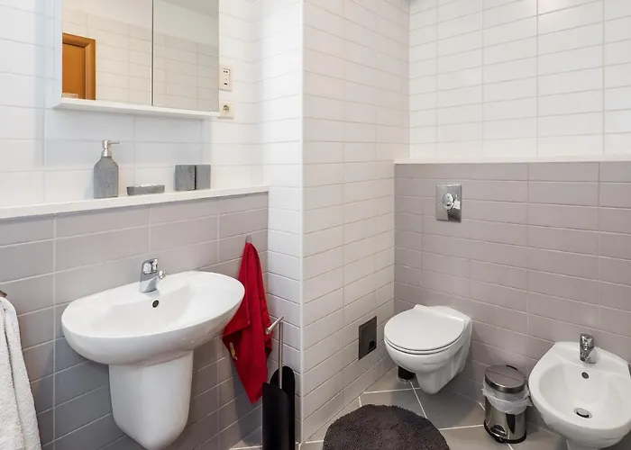 Airy 2-br Apt W/ Open Layout & Modern Design Apartman *