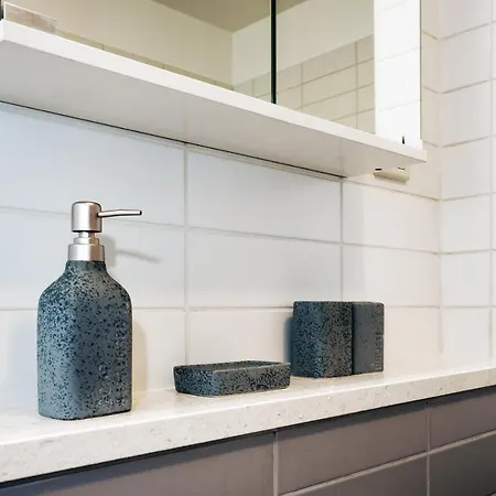 Airy 2-br Apt W/ Open Layout & Modern Design Apartment *